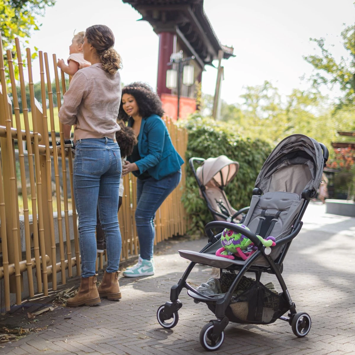 Hamilton by Yoop X1 Plus Buggy – Nieuw, Hoger, Uitgebreider 2023 Model – Premium Stroller met One Hand Folding Technologie – Grijs – Lichte, Verstelbare en Wendbare Kinderwagen met vele Gemakken