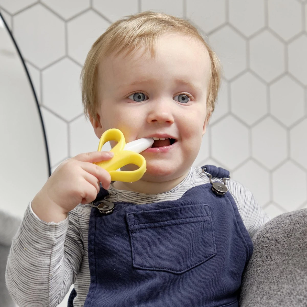 Baby banaan tandenborstel/bijtspeeltje – Geel - baby tandenborstel - bij doorkomende tandjes - tandvlees massage - babytandenborstel - peuter tandenborstel