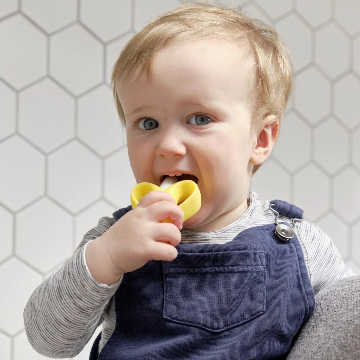 Baby banaan tandenborstel/bijtspeeltje – Geel - baby tandenborstel - bij doorkomende tandjes - tandvlees massage - babytandenborstel - peuter tandenborstel