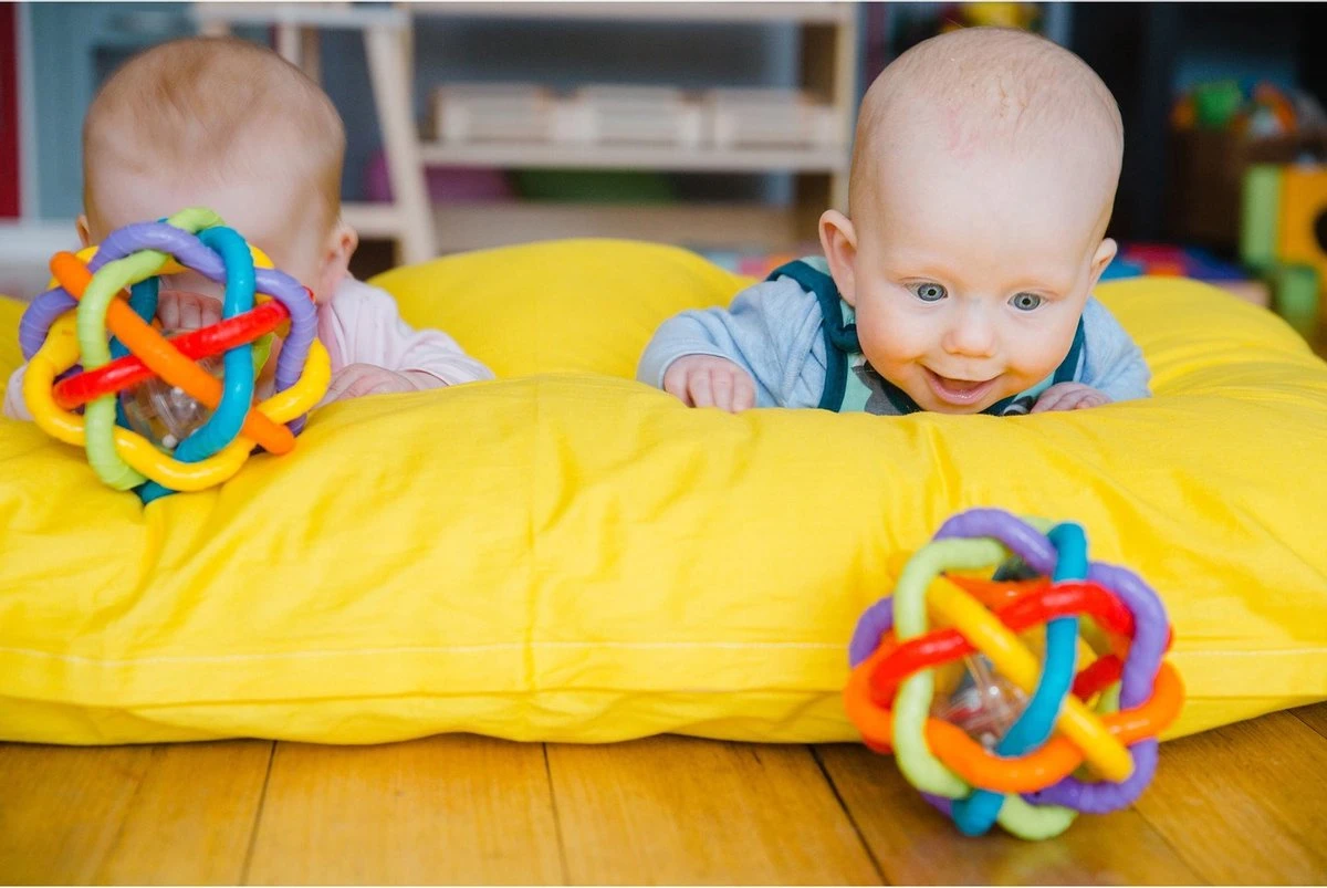 Playgro Buigbare Bendy Ball - Grijp- en Bijtspeelgoed - incl rammelaar - Activiteitenbal