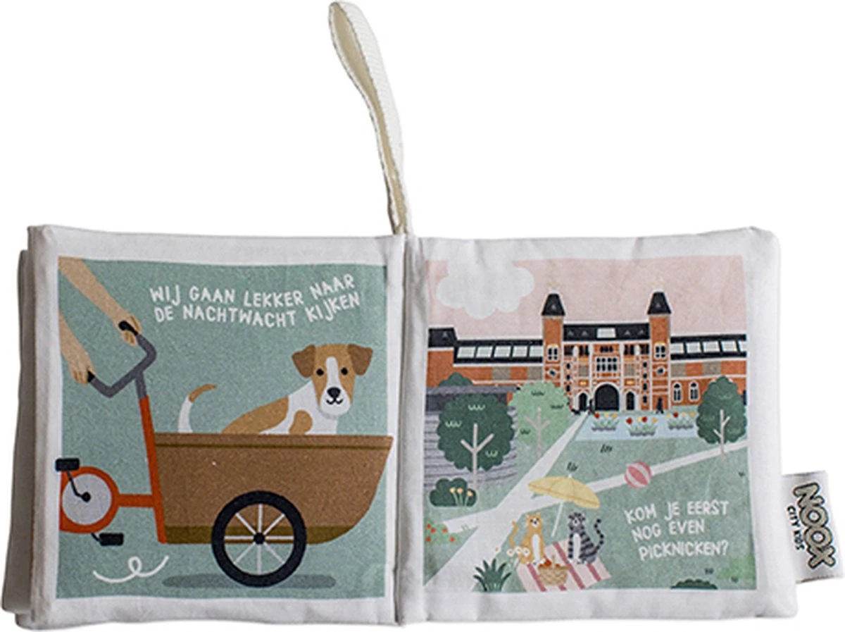 Zacht Babyboekje Amsterdam - 100% katoen - fairly made - in mooie geschenkverpakking - duurzaam en origineel kraamcadeau